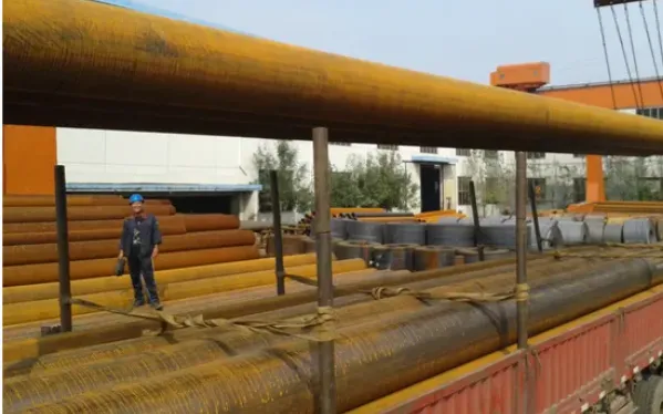 ASTM A672 B60 Elektromos fúziós hegesztett (EFW) magas hőmérsékletű kerek cső